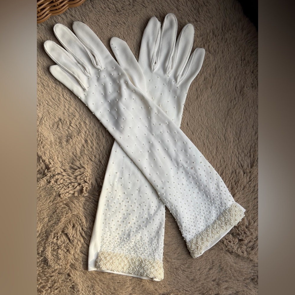 Elegant British White Nylon Beaded Women's Long Gloves. Size.B